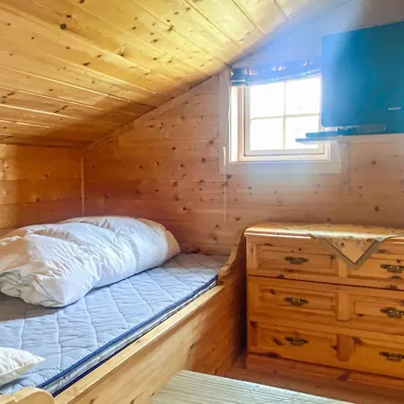 5 Bedroom Awesome In *